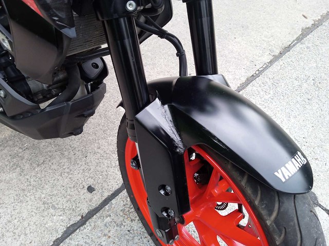 Yamaha - mt 125 - motorfiets - afbeelding 6 van  10
