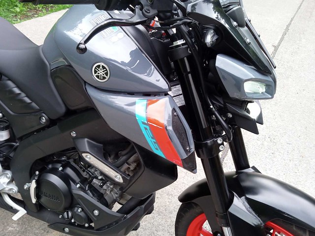 Yamaha - mt 125 - motorfiets - afbeelding 7 van  10