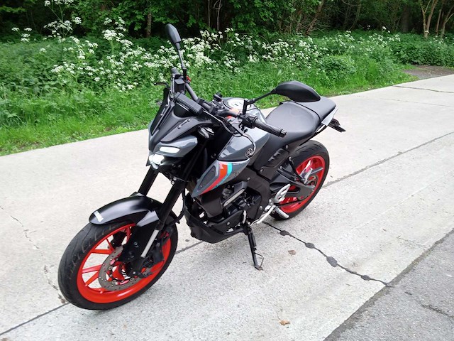 Yamaha - mt 125 - motorfiets - afbeelding 8 van  10