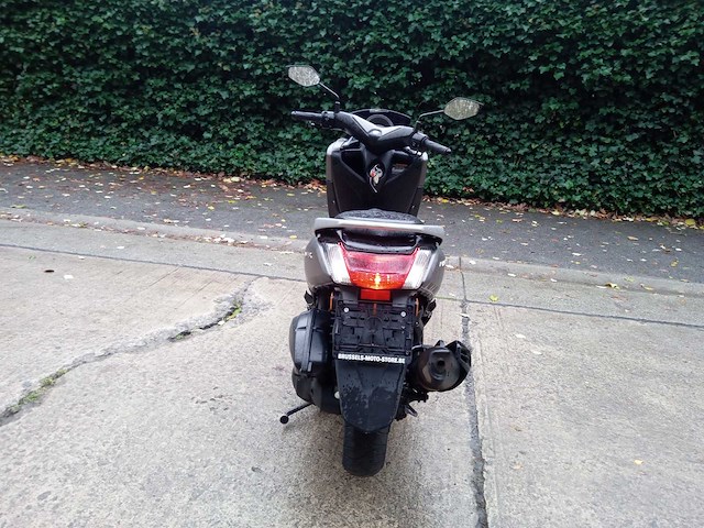 Yamaha - n max 125 - motorfiets - afbeelding 2 van  12