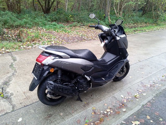 Yamaha - n max 125 - motorfiets - afbeelding 6 van  12
