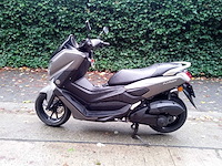 Yamaha - n max 125 - motorfiets - afbeelding 1 van  12