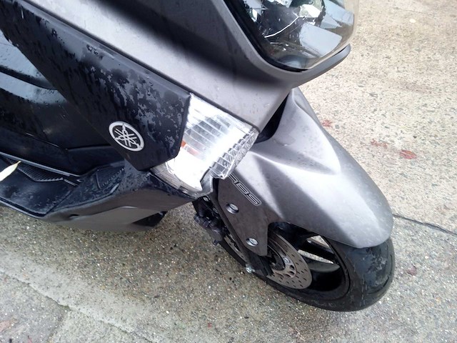 Yamaha - n max 125 - motorfiets - afbeelding 9 van  12