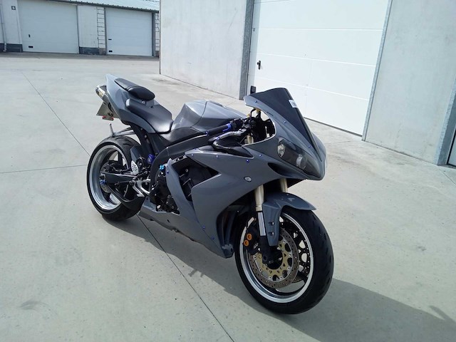 Yamaha - r1 - motorfiets - afbeelding 9 van  11