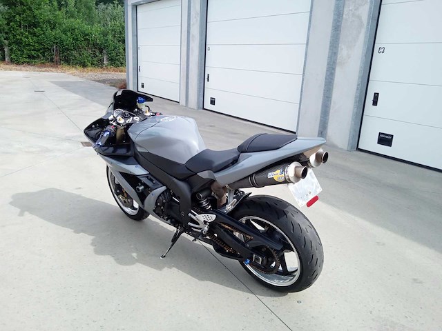 Yamaha - r1 - motorfiets - afbeelding 6 van  11