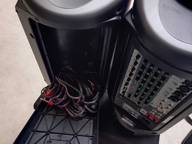 Yamaha - stagepas 600i - portable pa system with 2 speakers - afbeelding 4 van  6