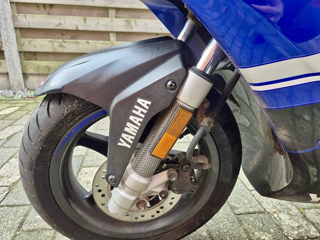 Yamaha airox 2-zit - 4 takt motorfiets - afbeelding 17 van  18