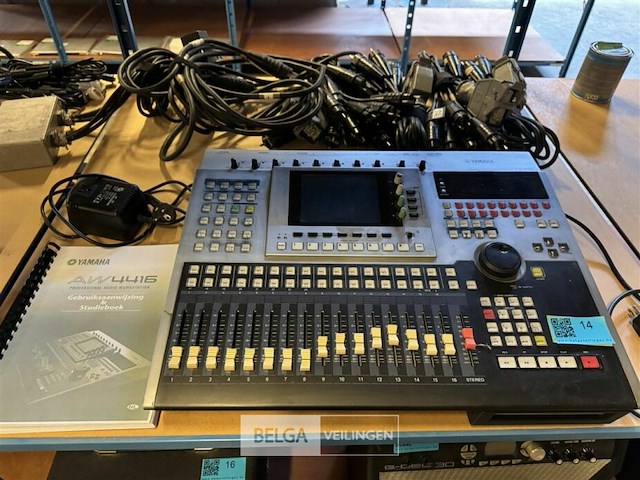 Yamaha aw4416 audio workstation - afbeelding 4 van  11