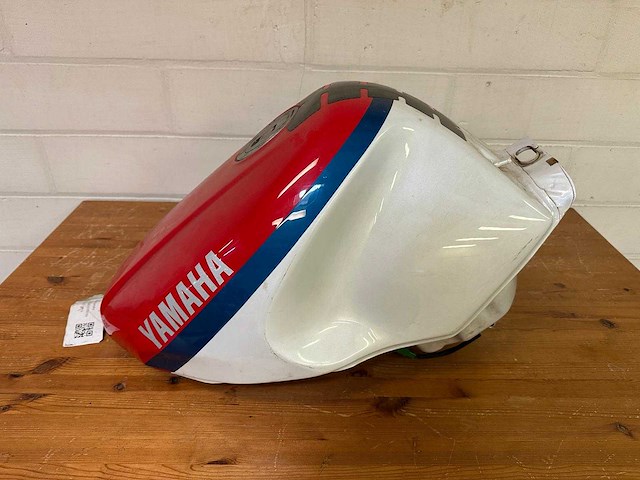 Yamaha brandstoftank / benzinetank (beschadigd) - afbeelding 1 van  10