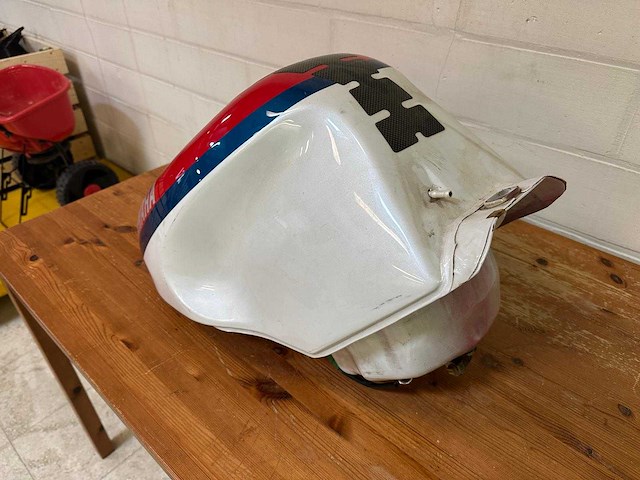Yamaha brandstoftank / benzinetank (beschadigd) - afbeelding 3 van  10
