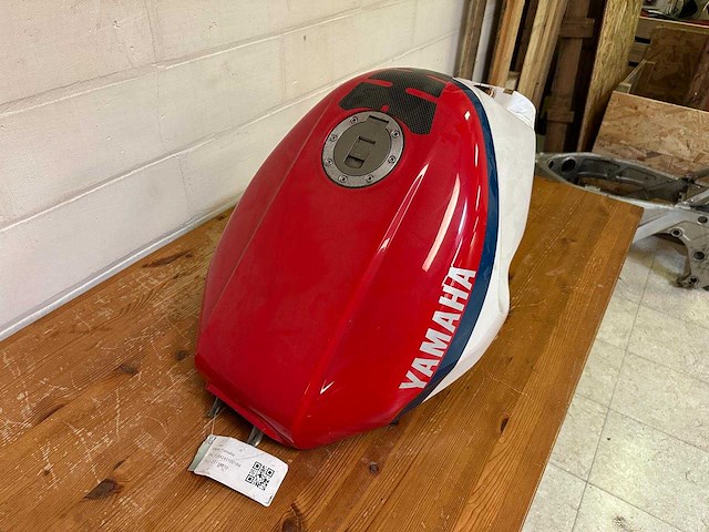 Yamaha brandstoftank / benzinetank (beschadigd) - afbeelding 4 van  10