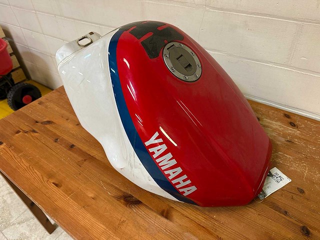 Yamaha brandstoftank / benzinetank (beschadigd) - afbeelding 7 van  10