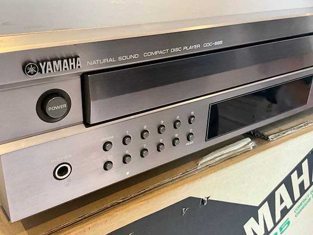 Yamaha cdc-685 cd-wisselaar - afbeelding 2 van  4