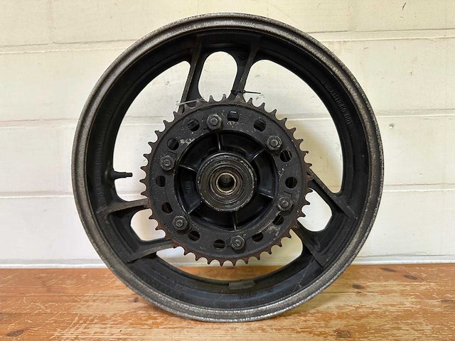 Yamaha fj1100 velg achterwiel - afbeelding 2 van  4