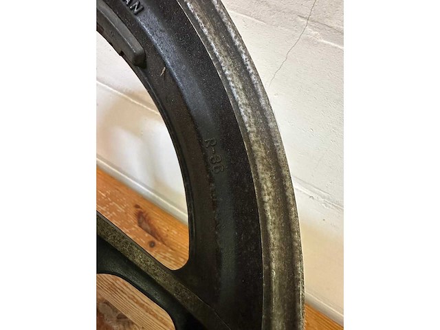 Yamaha fj1100 velg achterwiel - afbeelding 4 van  4