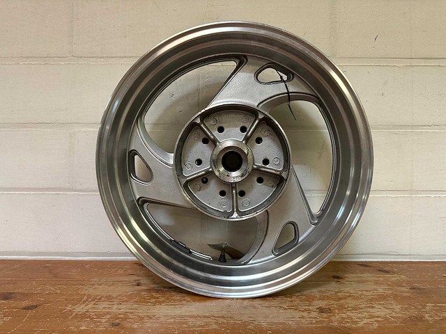 Yamaha gts1000 velg achterwiel - afbeelding 2 van  4