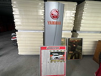 Yamaha lichtreclame zuil + 2 bridgestone reclameborden - afbeelding 1 van  3