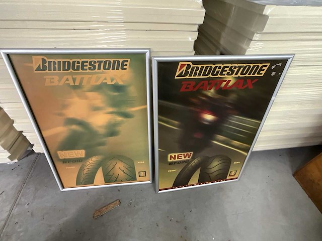 Yamaha lichtreclame zuil + 2 bridgestone reclameborden - afbeelding 3 van  3