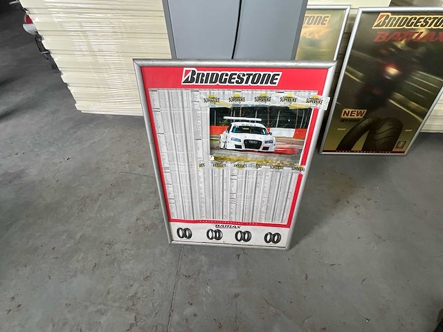Yamaha lichtreclame zuil + 2 bridgestone reclameborden - afbeelding 2 van  6