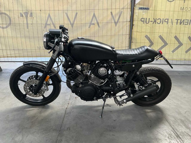 Yamaha motorfiets - afbeelding 1 van  13