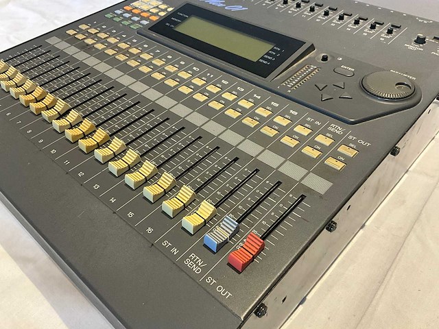 Yamaha promix 01 digitale mengtafel - afbeelding 2 van  4