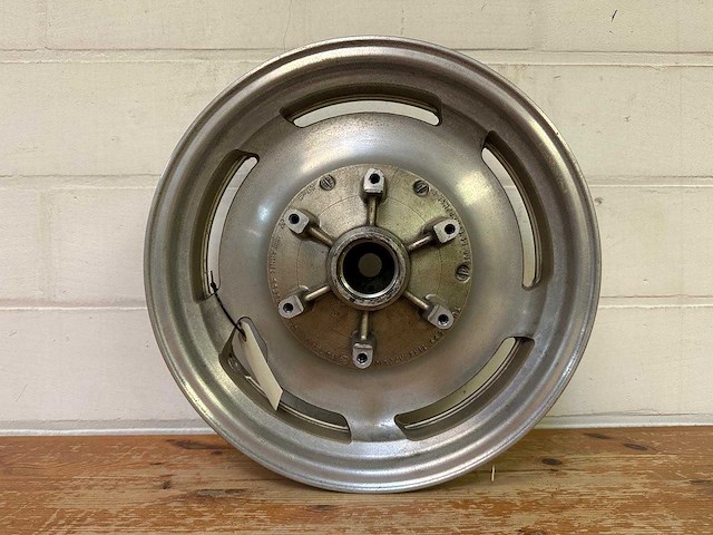 Yamaha vmx1200 achterwiel / velg - afbeelding 2 van  5