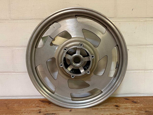 Yamaha vmx1200 velg voorwiel - afbeelding 2 van  4