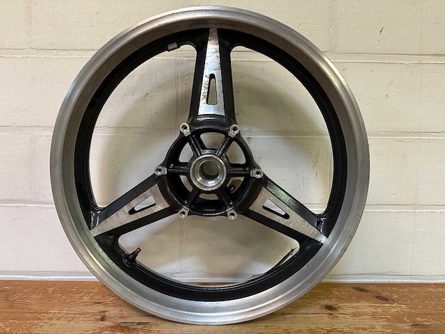 Yamaha vx1700 velg voorwiel - afbeelding 1 van  4