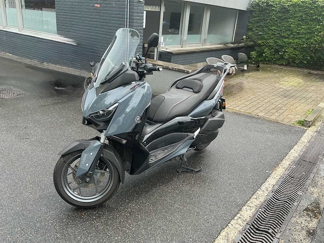 Yamaha x-max 300 brommer - afbeelding 1 van  13