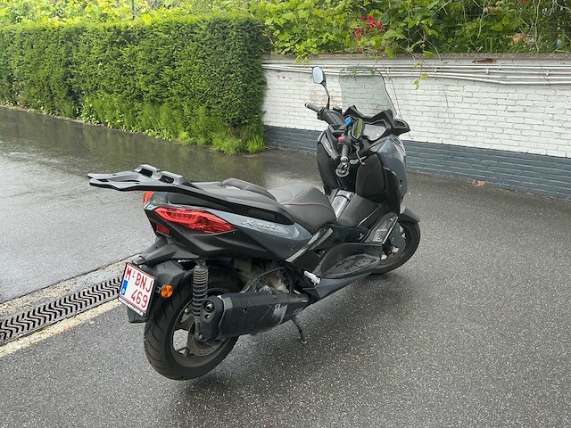 Yamaha x-max 300 brommer - afbeelding 8 van  13