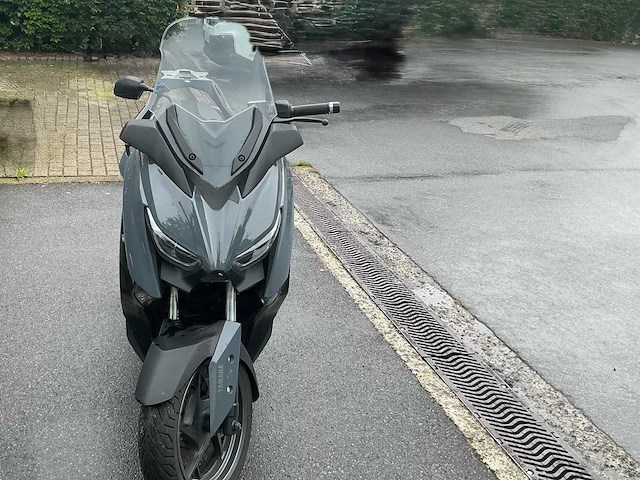 Yamaha x-max 300 brommer - afbeelding 11 van  13