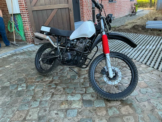 Yamaha xt 550 motorfiets - afbeelding 13 van  16