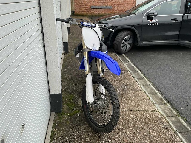 Yamaha yz450f 4-takt, enkelcilinder, vloeistofgekoeld, dohc crossmotor - afbeelding 3 van  13