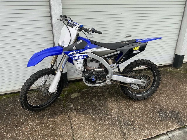 Yamaha yz450f 4-takt, enkelcilinder, vloeistofgekoeld, dohc crossmotor - afbeelding 1 van  13