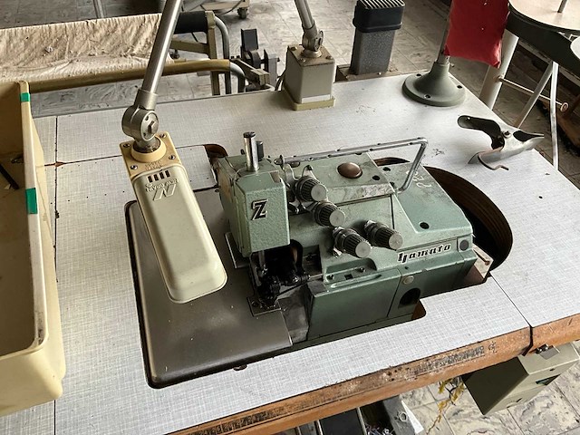 Yamato dcz 361 a d2k safetystitch machine met langstukstapelaar beisler - afbeelding 2 van  9