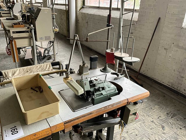 Yamato dcz 361 a d2k safetystitch machine met langstukstapelaar beisler - afbeelding 3 van  9