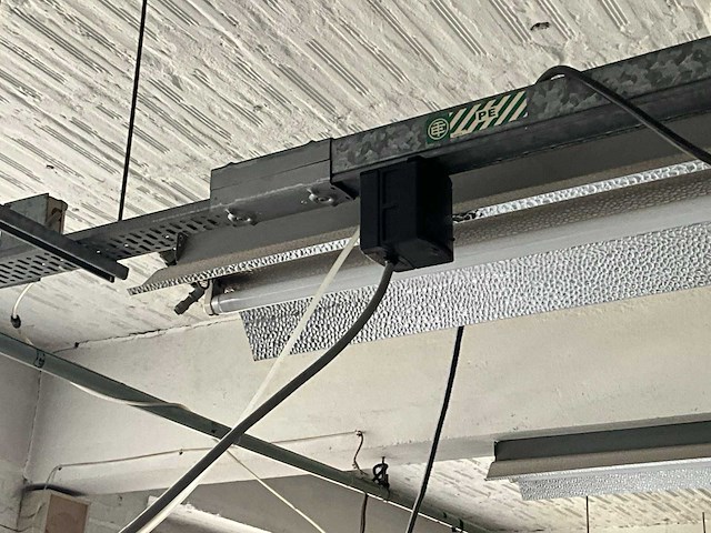 Yamato dcz 361 a d2k safetystitch machine met langstukstapelaar beisler - afbeelding 9 van  9