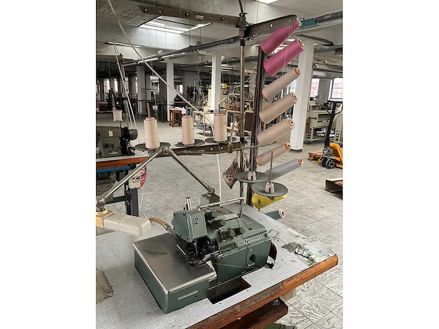 Yamato dcz 361 a d2k safetystitch machine - afbeelding 4 van  8