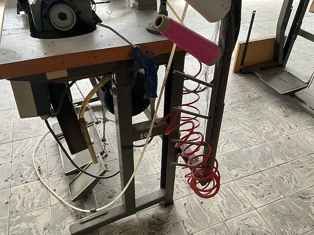 Yamato dcz 361 ak d2 safetystitch machine - afbeelding 8 van  8