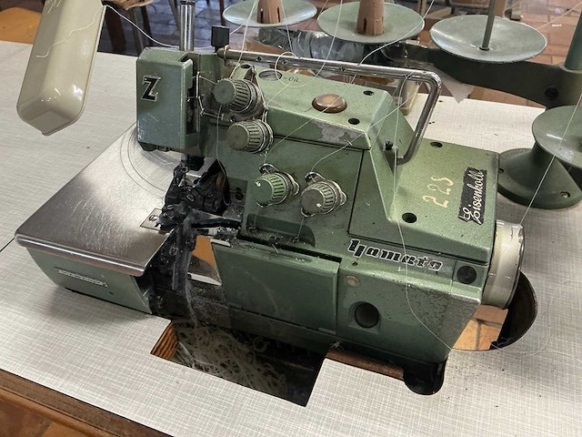 Yamato dcz 361 c d3 k naaimachine safetystitch - afbeelding 5 van  11