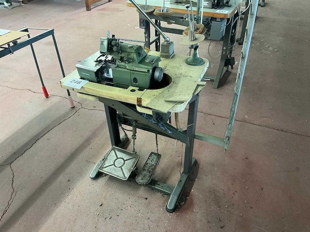 Yamato dcz-361a-d2 naaimachine safetystitch - afbeelding 1 van  9