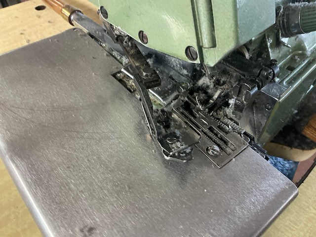 Yamato dcz-361a-d2 naaimachine safetystitch - afbeelding 4 van  9