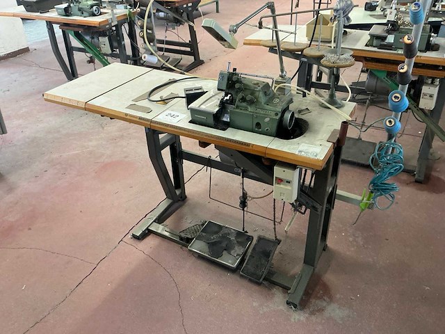Yamato dcz-361ak-d2 naaimachine safetystitch - afbeelding 1 van  9