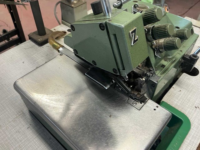 Yamato dcz-361ak-d2 naaimachine safetystitch - afbeelding 4 van  8