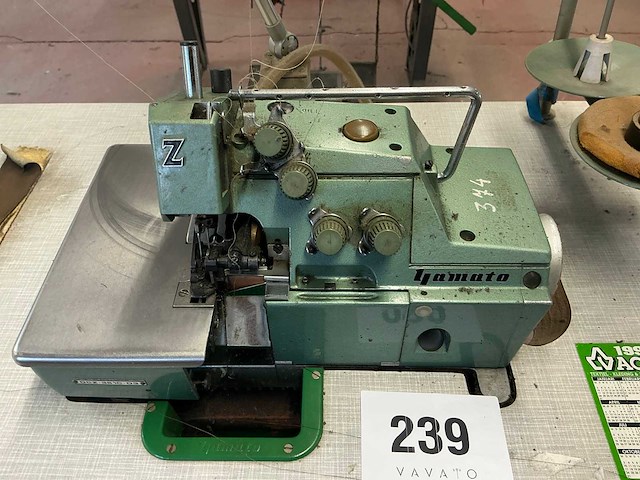 Yamato dcz-361c-d3 naaimachine safetystitch - afbeelding 2 van  3