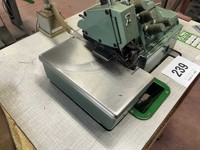 Yamato dcz-361c-d3 naaimachine safetystitch - afbeelding 3 van  3