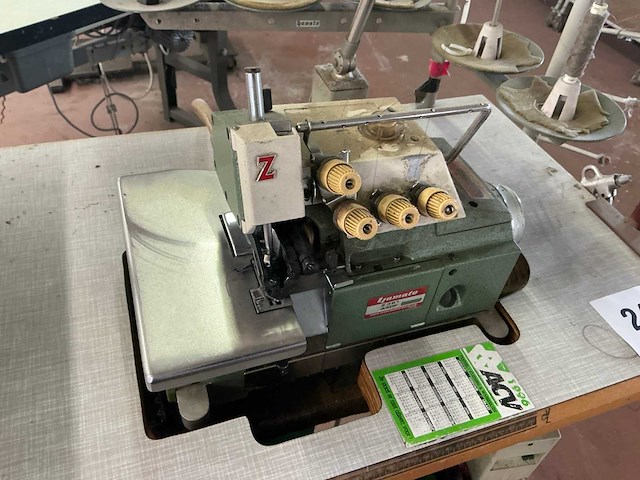 Yamato z 361 a4df naaimachine safetystitch - afbeelding 3 van  9