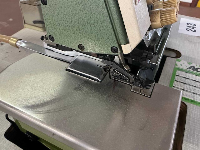 Yamato z 361 a4df naaimachine safetystitch - afbeelding 4 van  9