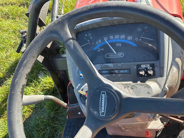 Yanmar - af-18 - yanmar af18 compact tractor 4wd with front loader - afbeelding 10 van  11