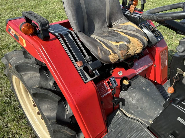 Yanmar f175 vierwielaangedreven minitractor - afbeelding 7 van  18